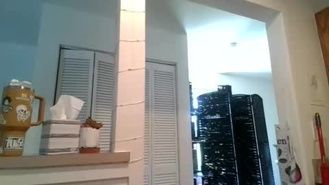 MissMona online show from May 10, 2026, 5:18 pm