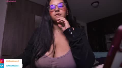 MissMoon online show from October 16, 2025, 1:50 am