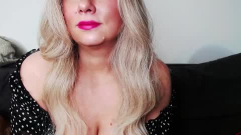 Missqueen1416 online show from March 10, 2025, 5:39 pm