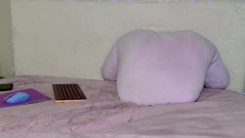 Rose  online show from April 22, 2026, 3:09 am