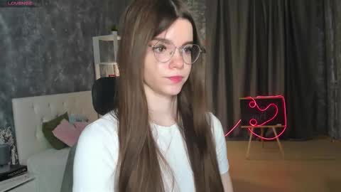 misss_evelyne online show from December 16, 2025, 1:43 am