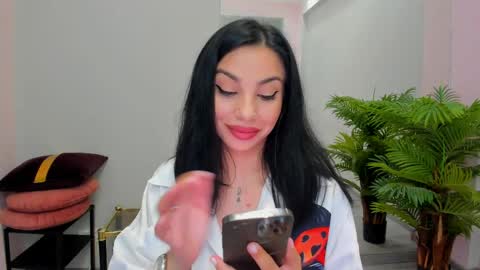 Sienna online show from April 3, 2026, 6:11 am