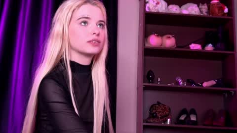 Misss Lola Angel online show from January 6, 2025, 5:16 pm