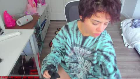 V Nessa online show from November 14, 2025, 6:28 pm