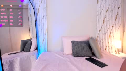 Snapshot of missvioleet chatting on October 16, 2025, 5:25 pm missvioleet online show from October 16, 2025, 5:25 pm