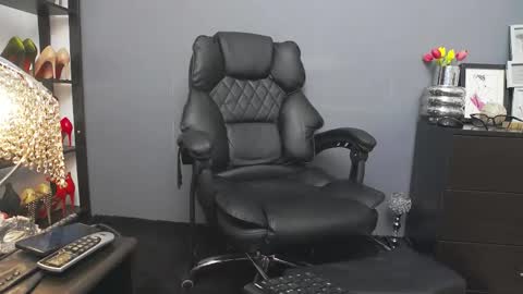 Miss Von Tease online show from April 21, 2026, 5:06 pm