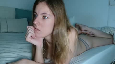 Monique  online show from April 15, 2026, 5:03 am