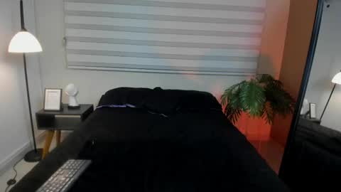 Miss online show from April 21, 2026, 1:42 am