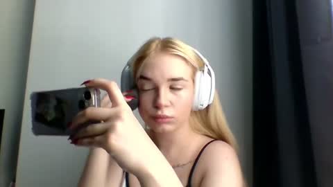 Snapshot of missyrattana chatting on July 8, 2026, 5:23 am Lucy online show from July 8, 2026, 5:23 am