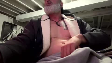 AJ online show from December 21, 2025, 6:53 am