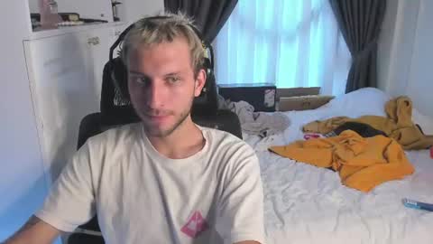 Snapshot of misterskiny chatting on August 6, 2026, 10:17 am Alex online show from August 6, 2026, 10:17 am