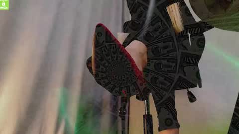 Snapshot of mistress__alice_ chatting on February 15, 2026, 8:13 am Mistress Alice online show from February 15, 2026, 8:13 am