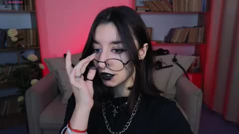 Marcelline online show from September 12, 2025, 9:09 am