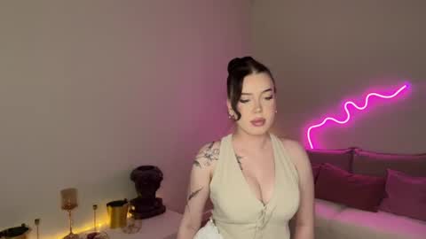 Mia online show from June 14, 2026, 12:40 pm