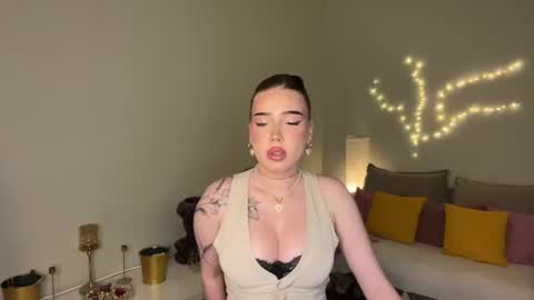 Mia online show from June 30, 2026, 1:12 pm