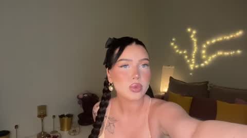 Mia online show from July 11, 2026, 2:09 pm