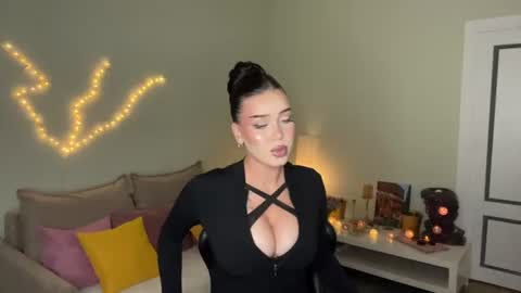 Mia online show from July 21, 2026, 2:30 pm