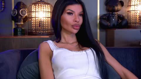 Elenia online show from March 29, 2026, 10:04 am