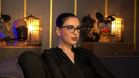 Snapshot of mistresskellykent chatting on May 21, 2026, 10:50 pm Mistress Kelly online show from May 21, 2026, 10:50 pm