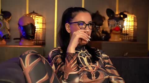 Snapshot of mistresskellykent chatting on May 28, 2026, 10:18 pm Mistress Kelly online show from May 28, 2026, 10:18 pm