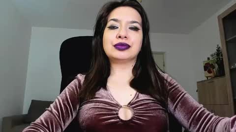 Snapshot of mistressmichelle5 chatting on June 4, 2026, 10:54 am YourGoddessM online show from June 4, 2026, 10:54 am