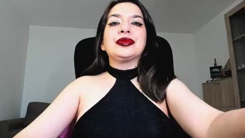 Snapshot of mistressmichelle5 chatting on July 5, 2026, 11:01 pm YourGoddessM online show from July 5, 2026, 11:01 pm