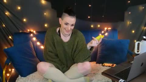 Snapshot of mistressquynnxo chatting on January 12, 2026, 10:15 pm Mistress Quynn online show from January 12, 2026, 10:15 pm