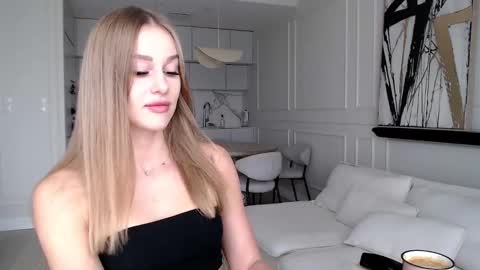 mistressuniverse online show from October 8, 2025, 9:29 am