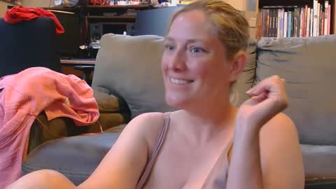 Snapshot of mistymountains96 chatting on June 8, 2026, 10:54 pm Misty Mountains online show from June 8, 2026, 10:54 pm