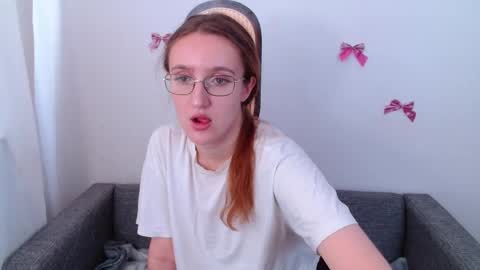 Snapshot of miya_here chatting on June 3, 2026, 9:01 am Miya online show from June 3, 2026, 9:01 am