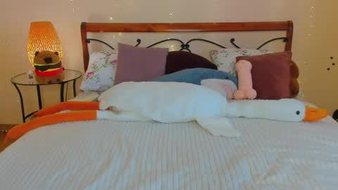 Miya online show from April 23, 2026, 1:29 am