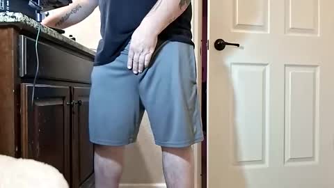 hoodyhoo online show from April 28, 2026, 2:38 am