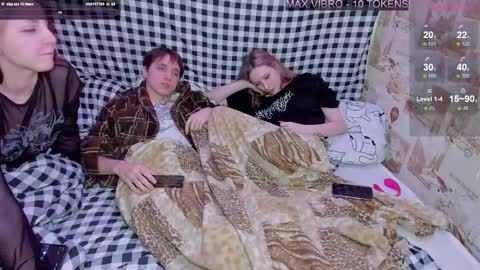 Tim and Lisa  Simon and Luna online show from February 9, 2025, 10:54 pm