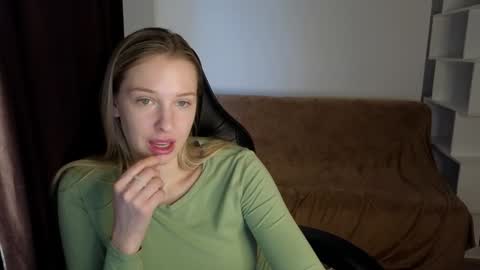 Lili online show from December 20, 2024, 9:43 am