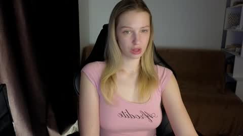 Lili online show from February 1, 2025, 8:37 pm