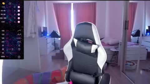 Lili online show from February 26, 2025, 10:36 am