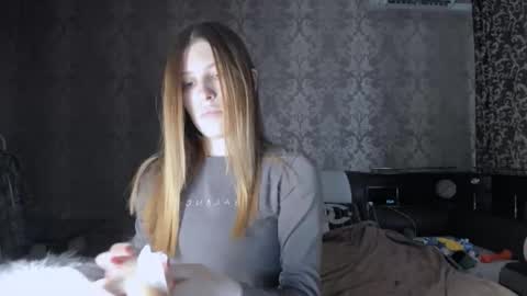 Lili online show from September 25, 2025, 7:23 am