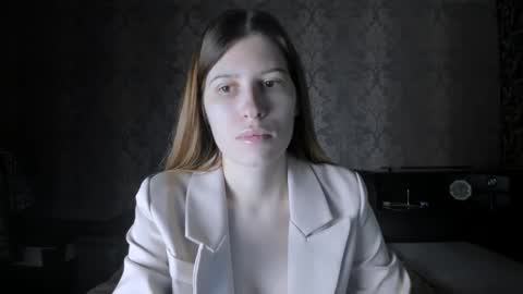 Lili online show from November 22, 2025, 9:52 am