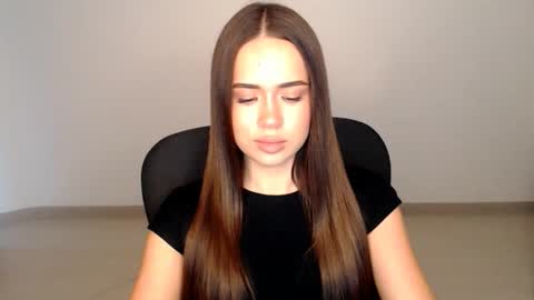 Beata online show from November 3, 2025, 1:34 pm