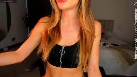 MAYRA   online show from September 22, 2025, 10:56 pm