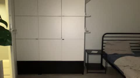 mmminnie online show from October 12, 2025, 6:51 pm