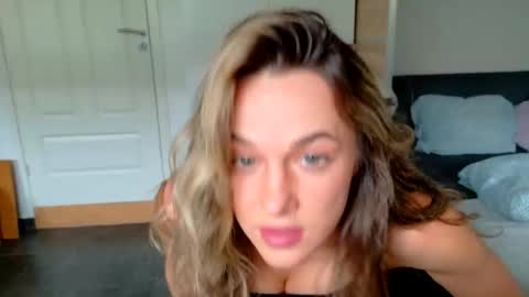 mmminnie online show from June 2, 2026, 10:28 am