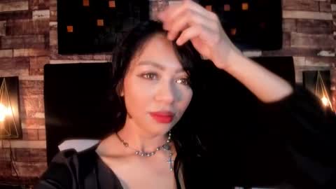 mochasins_ online show from September 18, 2025, 11:34 am