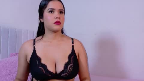 zoe ross online show from November 11, 2025, 7:25 pm