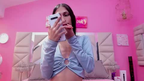 Sophia  online show from December 16, 2025, 7:19 pm