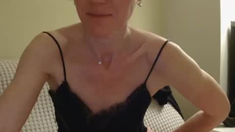 Snapshot of modesta1413 chatting on April 15, 2026, 12:17 am Aurora online show from April 15, 2026, 12:17 am