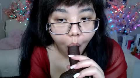 Molly online show from April 6, 2026, 3:48 am