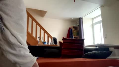 Snapshot of moi10414 chatting on June 15, 2026, 6:32 pm moi10414 online show from June 15, 2026, 6:32 pm