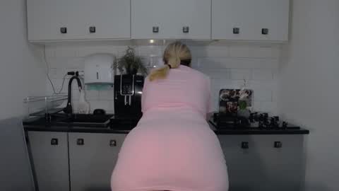 erika online show from September 14, 2025, 6:45 am