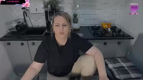 erika online show from December 16, 2025, 7:46 am